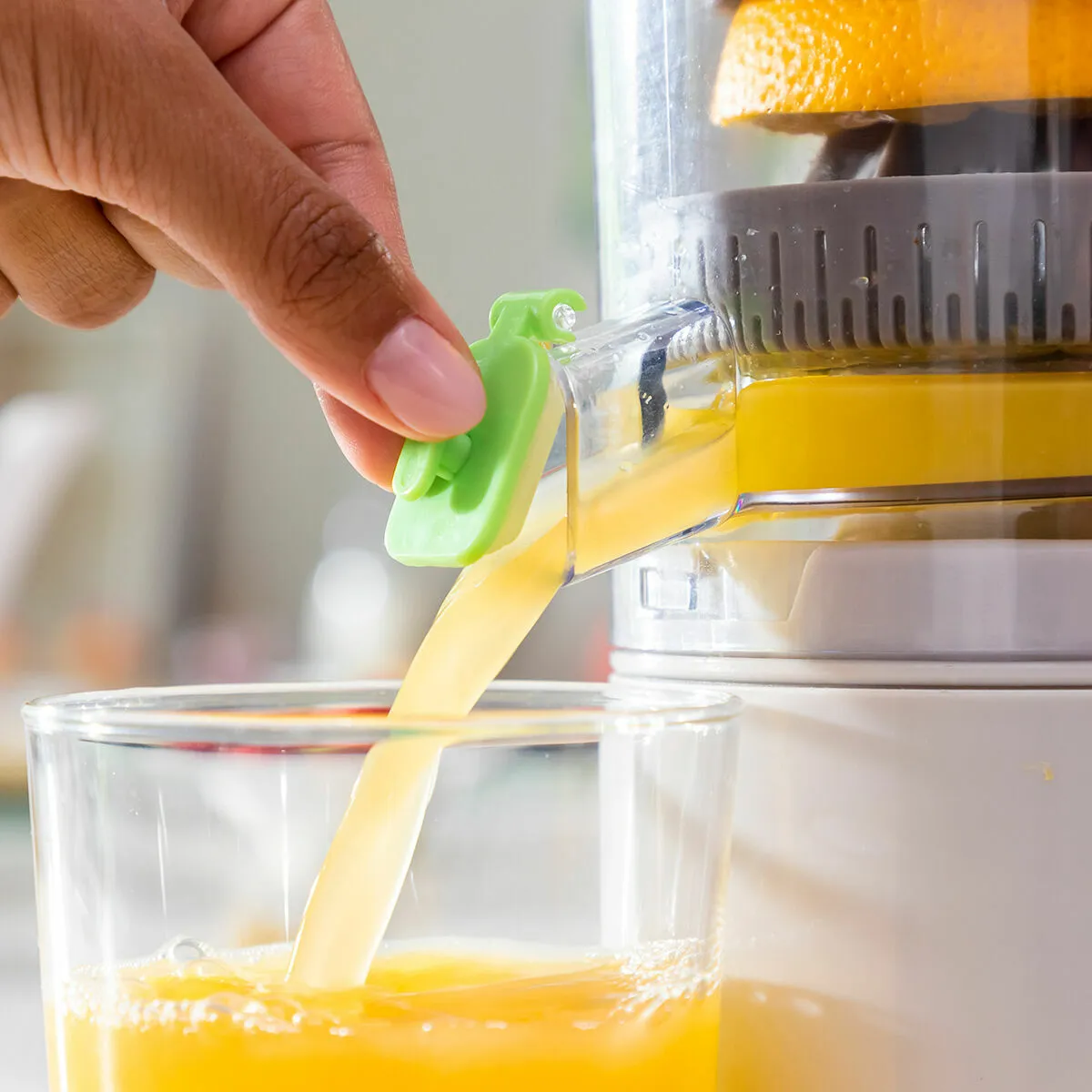 HandyJuicer: Rechargeable wireless juicer