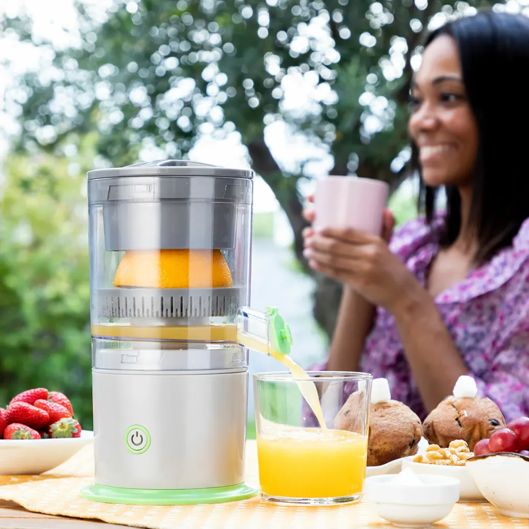 HandyJuicer: Rechargeable wireless juicer