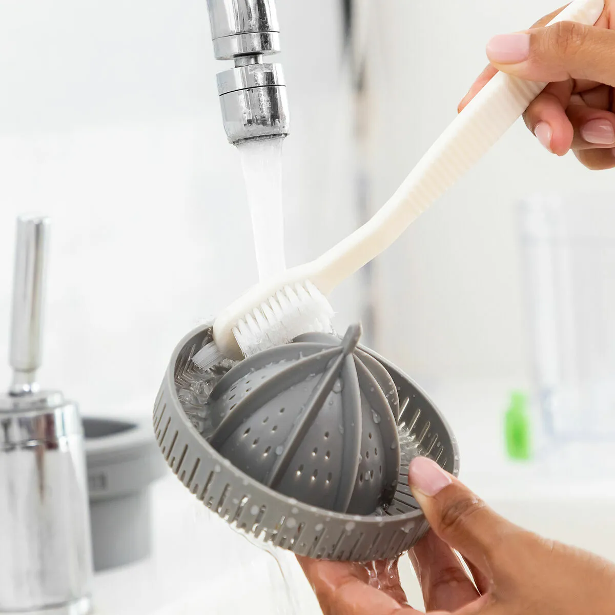 HandyJuicer: Rechargeable wireless juicer