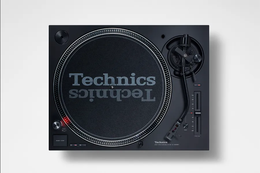 SHOWROOM MODEL - Technics SL-1200MK7 Direct Drive Turntable System