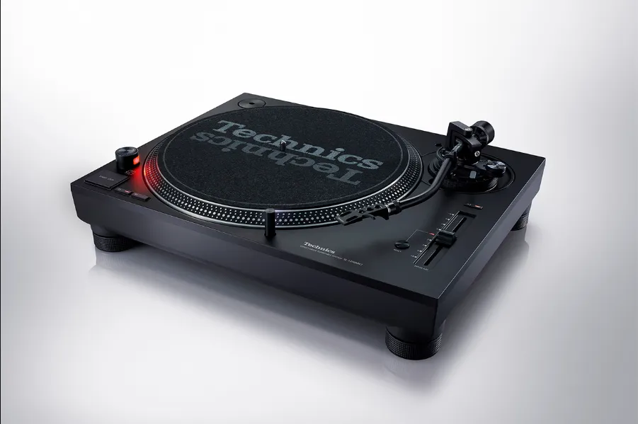 SHOWROOM MODEL - Technics SL-1200MK7 Direct Drive Turntable System