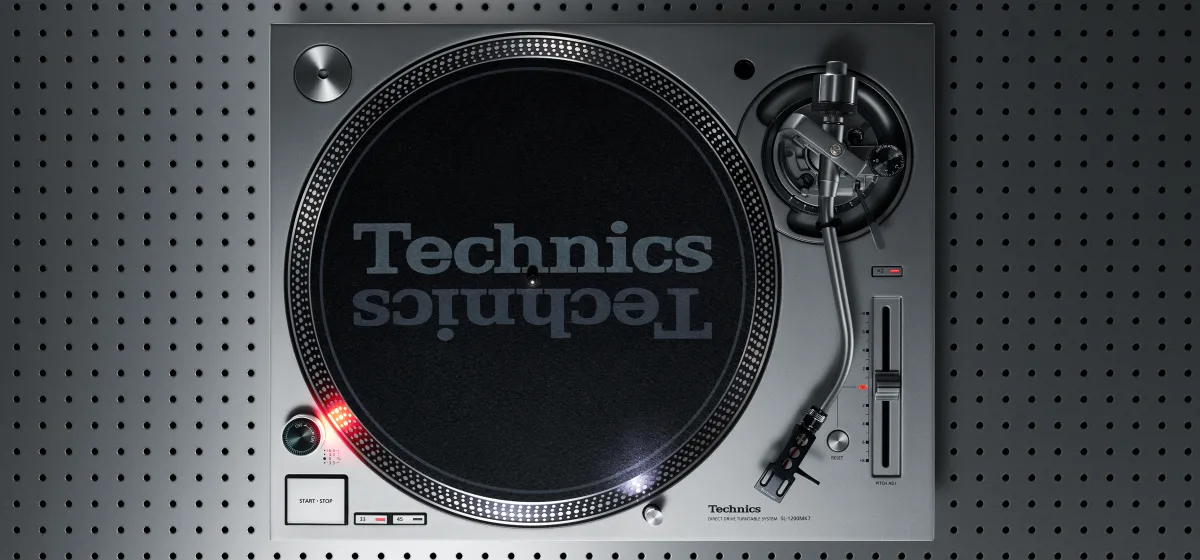 SHOWROOM MODEL - Technics SL-1200MK7 Direct Drive Turntable System