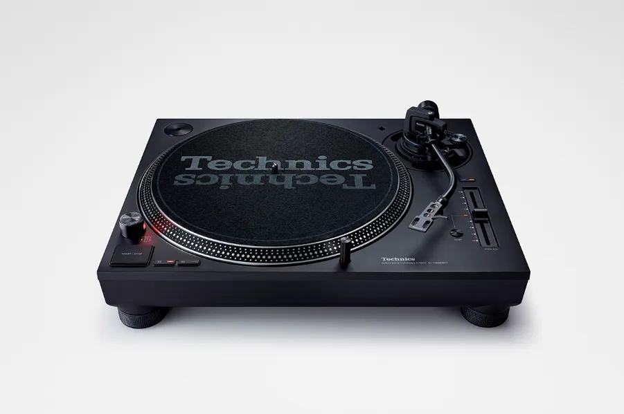 SHOWROOM MODEL - Technics SL-1200MK7 Direct Drive Turntable System